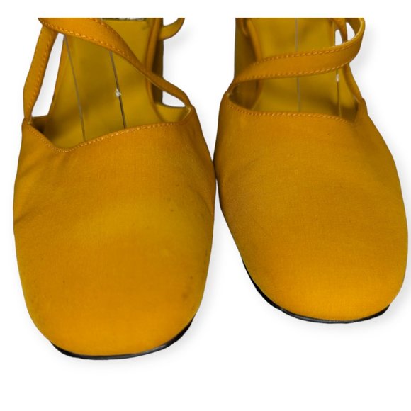 Mootsie Tootsie Mustard Love Ya Fabric Block Heel Size 8 - Picture 2 of 12